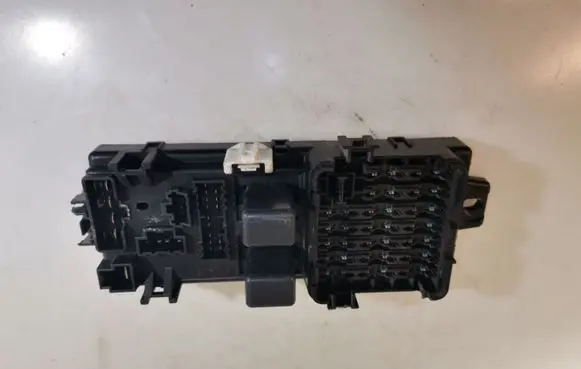 Mitsubishi Space Gear Fuse module MB183865