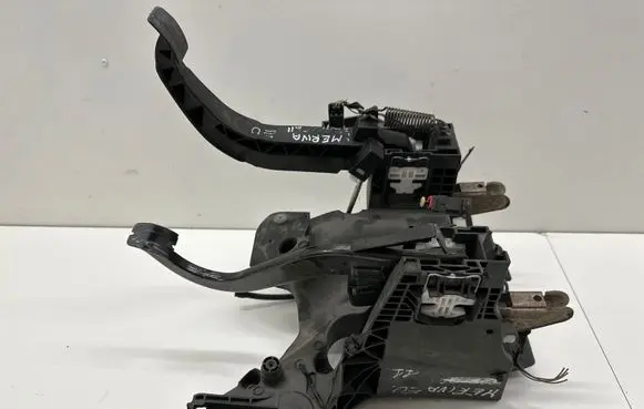 Opel Meriva B Pedal assembly 13362473