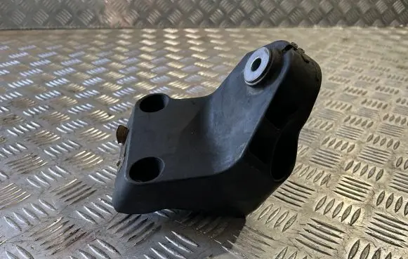 Mercedes-Benz E W238 Engine mounting bracket A6542232200