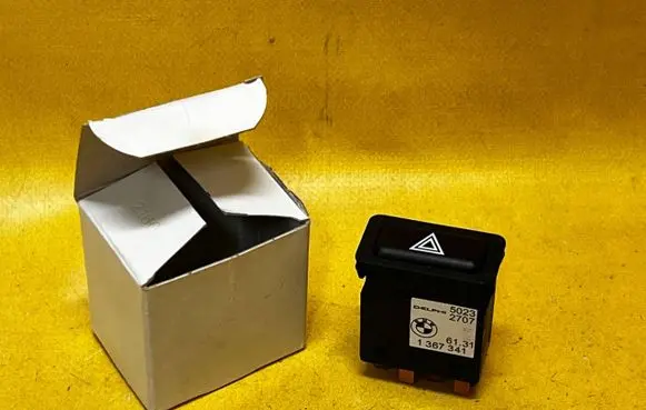 BMW 3 E30 Hazard light switch 61311367340 1367340