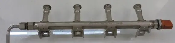 Volkswagen Polo V 6R Fuel injector supply line/pipe 03F133320C