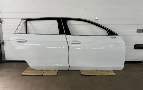Volkswagen PASSAT B9 Front door