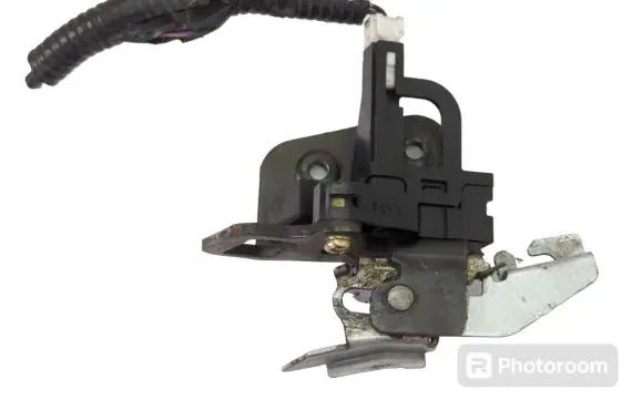Nissan Maxima Tailgate lock latch 846204M400 846204M40A