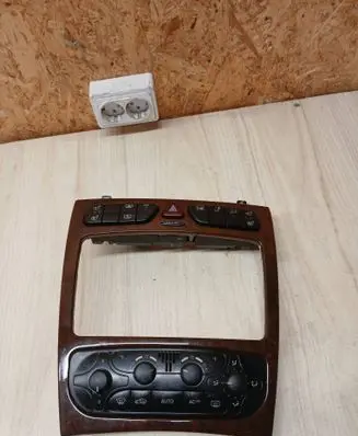 Mercedes-Benz C W203 Climate control unit A2098300185 9140010499 2038216058