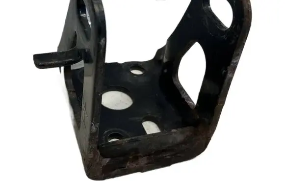 Toyota Prius (XW30) Engine mounting bracket
