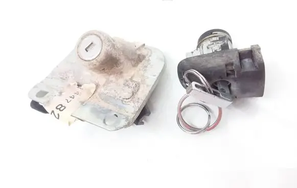 Volvo S80 Front door lock (next to the handle) 8679168 30699288