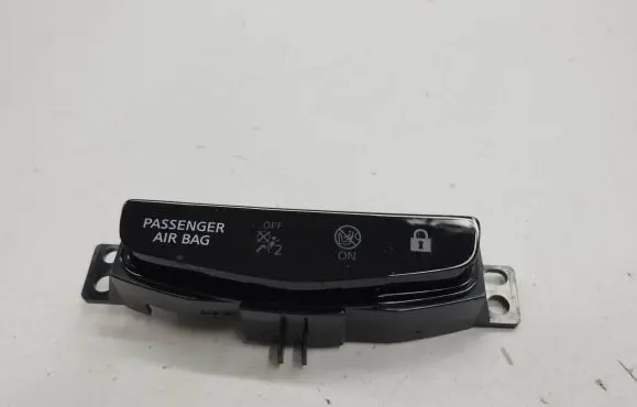 Nissan Juke II F16 Passenger airbag on/off switch 