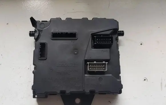 Opel Movano B Comfort/convenience module 284B10516R NS00436215 24097301