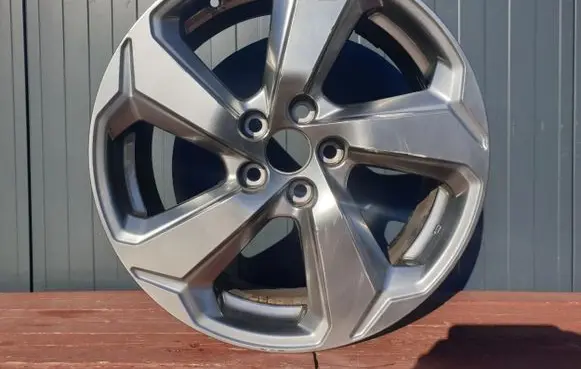 Toyota RAV 4 (XA40) R18 alloy rim 