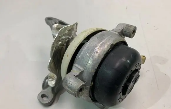 Audi A8 S8 D5 Engine mount vacuum valve 4M0399152Q