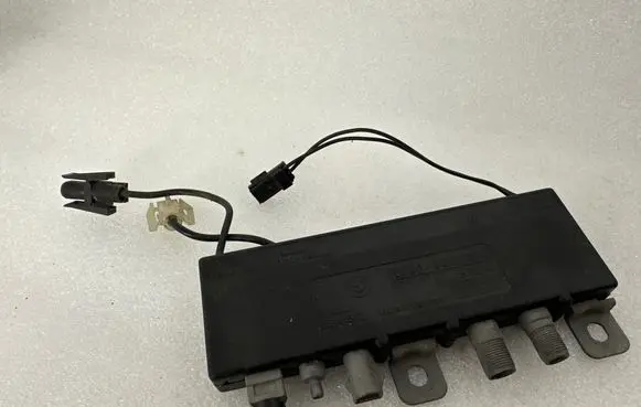 BMW 7 E38 Antenna control unit 65258352774