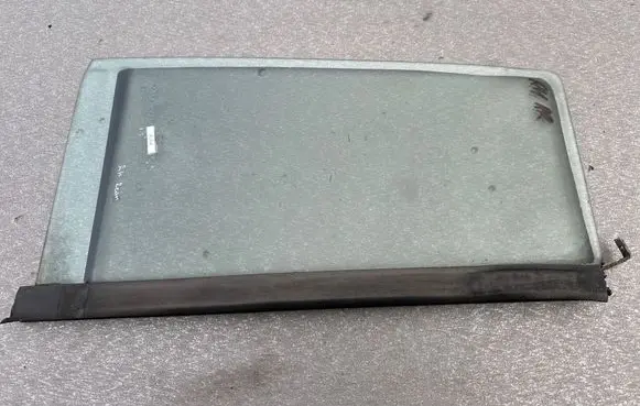 Jeep Cherokee XJ Rear side window 55235564