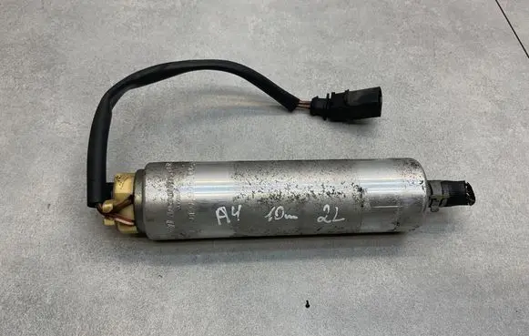 Audi A4 S4 B8 8K Fuel injection high pressure pump 8K0906095A