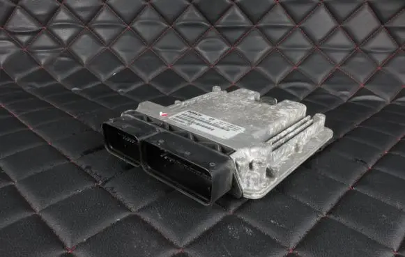 Seat Leon (1P) Engine control unit/module 0281013898 1860A578 1039S19650