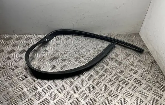 BMW 1 F20 F21 Engine compartment rubber 7239145