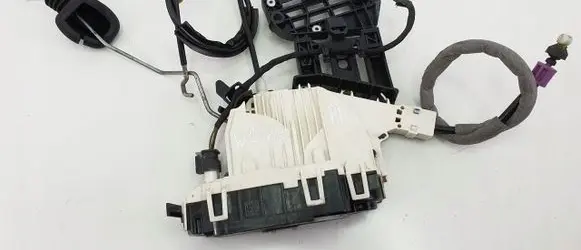 Mercedes-Benz C W204 Front door lock A2047203035