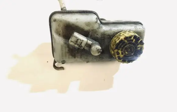Volkswagen Polo Brake fluid reservoir 
