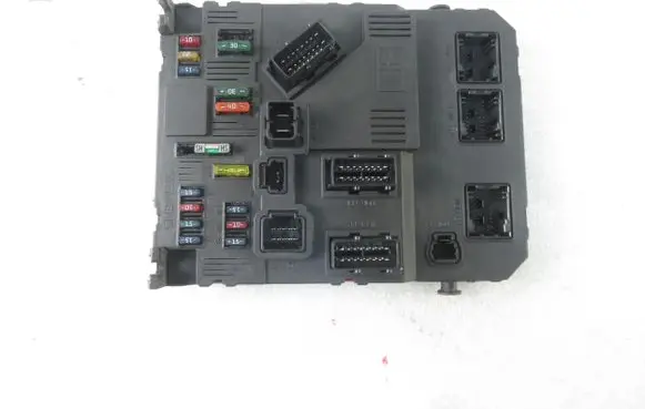 Peugeot 206 Central body control module S118085120B 9650584780