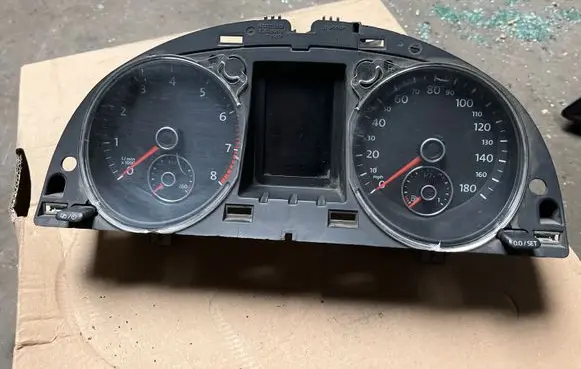 Volkswagen PASSAT CC Speedometer (instrument cluster) 3C8920970F