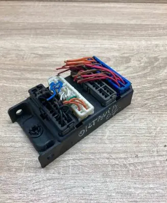 KIA Sorento Fuse module 913103E810