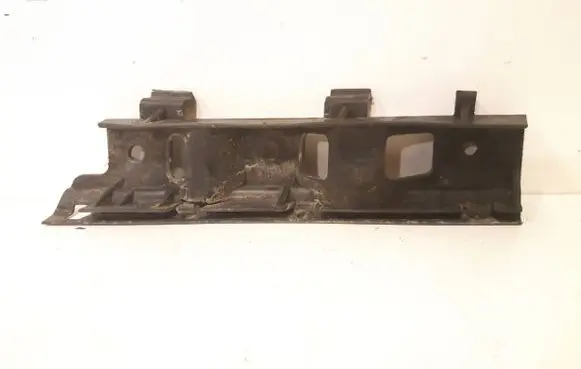 Front bumper mounting bracket