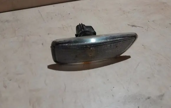Volvo V70 Front fender indicator light 8658945