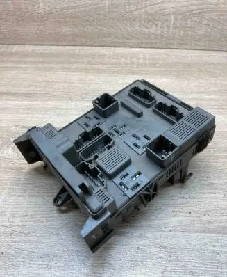 Renault Espace IV Fuse module 8200371614