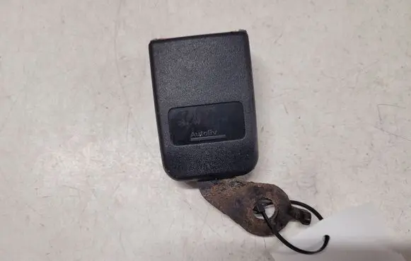 Peugeot 307 Middle seatbelt buckle (rear) 