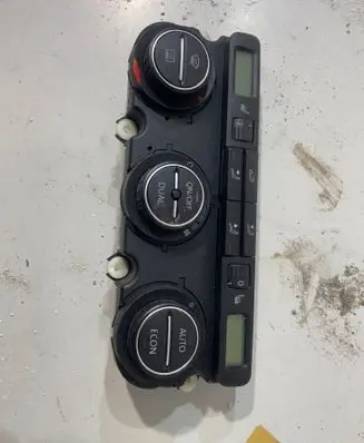 Volkswagen Golf Plus Climate control unit 74641471
