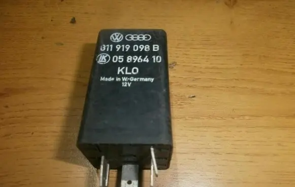 Volkswagen PASSAT B5 Other relay 811919098B