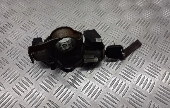 Toyota Avensis Verso Ignition lock N0501517