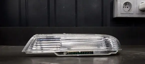 Volkswagen Touareg I Mirror indicator light 7l6949102
