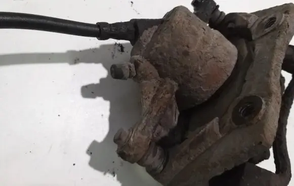 Ford Mondeo Mk III Front brake caliper