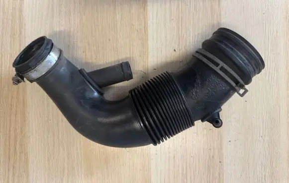 Skoda Fabia Mk3 (NJ) Turbo air intake inlet pipe/hose 6C0129654F 6C0129654E