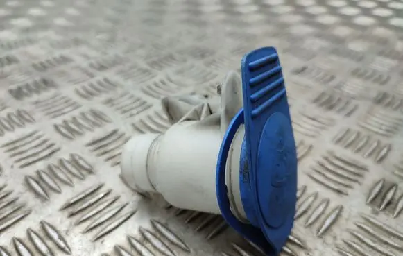 Volkswagen Golf VII Window washer liquid tank fill tube 