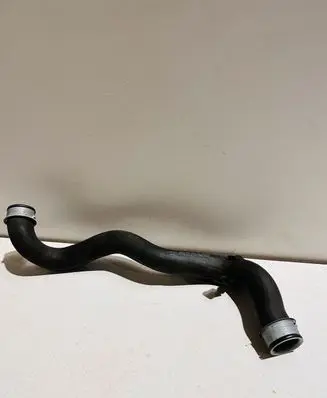 Mercedes-Benz CLS C218 X218 Engine coolant pipe/hose