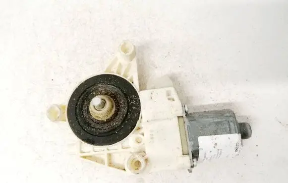Mercedes-Benz E W212 Front door window regulator motor a2048200242