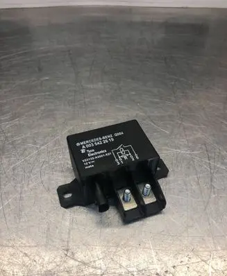 Mercedes-Benz C W204 Other relay A0035422619 V23132A2001X27