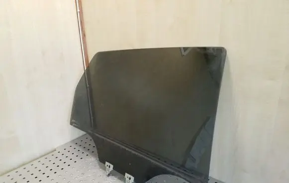 Nissan Qashqai+2 Rear door window glass