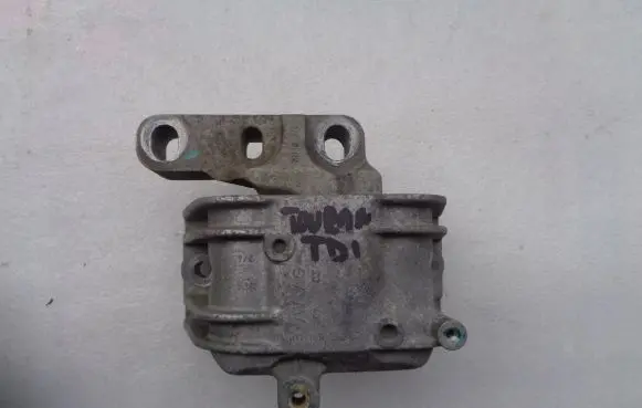 Volkswagen Touran I Engine mount bracket 1K0199262B