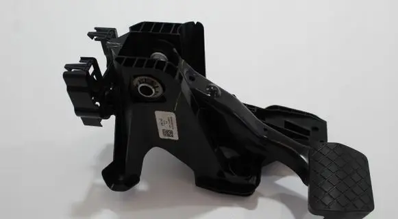 Volkswagen Tiguan Brake pedal bracket assembly 5QN773058A