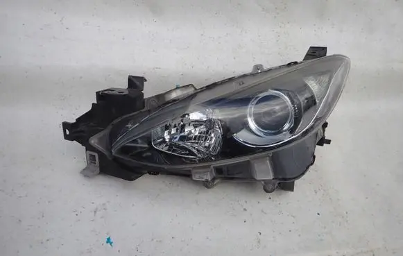 Mazda 3 III Headlight/headlamp