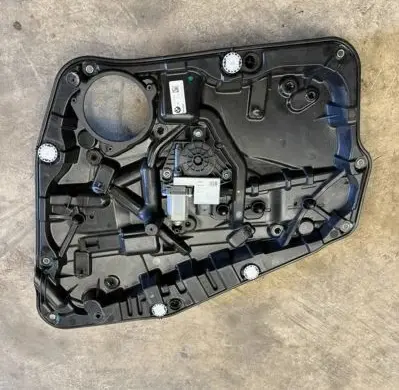 BMW X4M F98 Front door window/glass frame 7410016 7457251