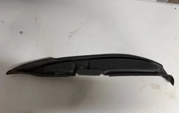 Dodge Charger Fender foam support/seal 68043211A