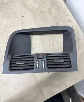 Volvo XC60 Dash center air vent grill 1284825