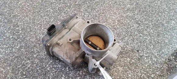 Mazda 3 II Throttle valve L3R413640