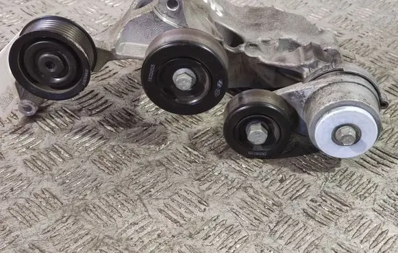 Hyundai Santa Fe Generator/alternator bracket 