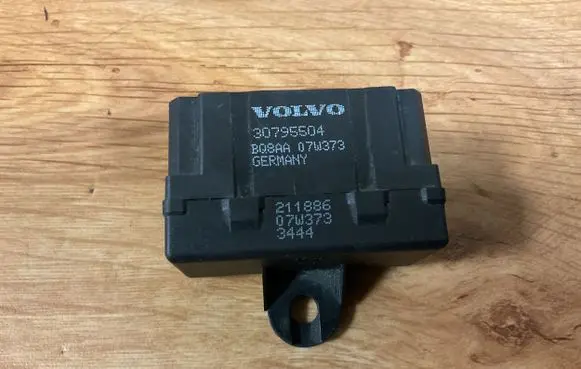 Volvo V70 Seat heating relay 30795504 211886 07W373