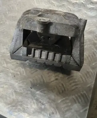 Volkswagen PASSAT B6 Engine mount bracket 1K0199262