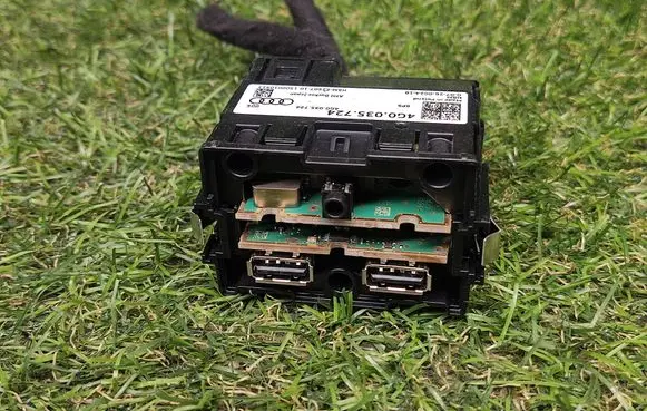Audi A7 S7 4G USB socket connector 4G0035724